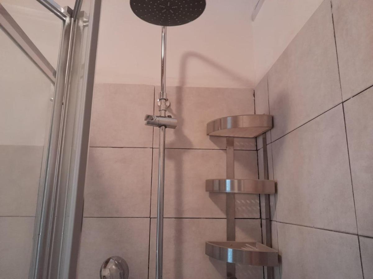 Casa Di Federica Camera Con Bagno Privato Esterno Livorno Bagian luar foto